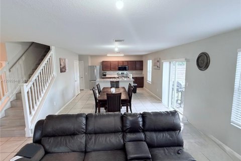 Casa en venta en Homestead, Florida, 4 dormitorios, 212.93 m2 № 2378531 - foto 25