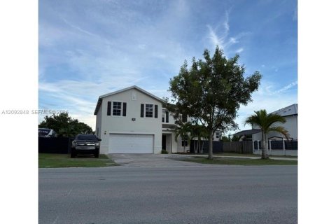 Casa en Homestead, Florida 4 dormitorios, 212.93 m2 № 2378531