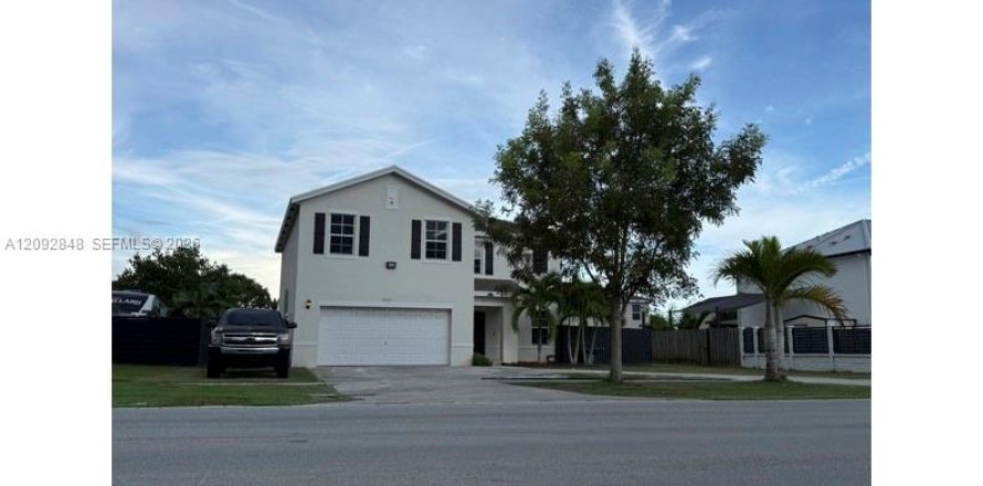 Casa en Homestead, Florida 4 dormitorios, 212.93 m2 № 2378531