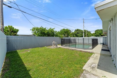 House in Miramar, Florida 3 bedrooms, 108.14 sq.m. № 1878438 - photo 20