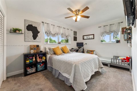 House in Miramar, Florida 3 bedrooms, 108.14 sq.m. № 1878438 - photo 17