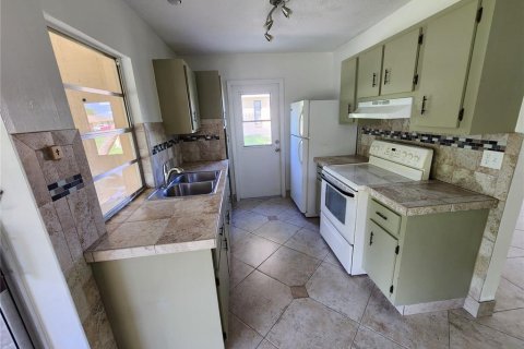 Купить виллу или дом в Порт-Шарлотт, Флорида 7 комнат, 111.48м2, № 2150026 - фото 11