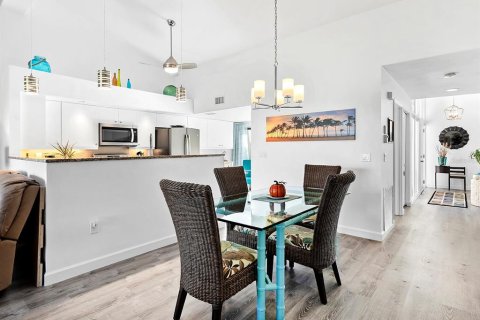 Villa ou maison à vendre à Osprey, Floride: 2 chambres, 146.23 m2 № 2434512 - photo 21