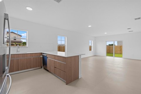 Casa en venta en Homestead, Florida, 5 dormitorios, 276.01 m2 № 2054746 - foto 5