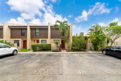 Таунхаус в Пемброк-Пайнс, Флорида 2 спальни, 112.78м2 № 1896149