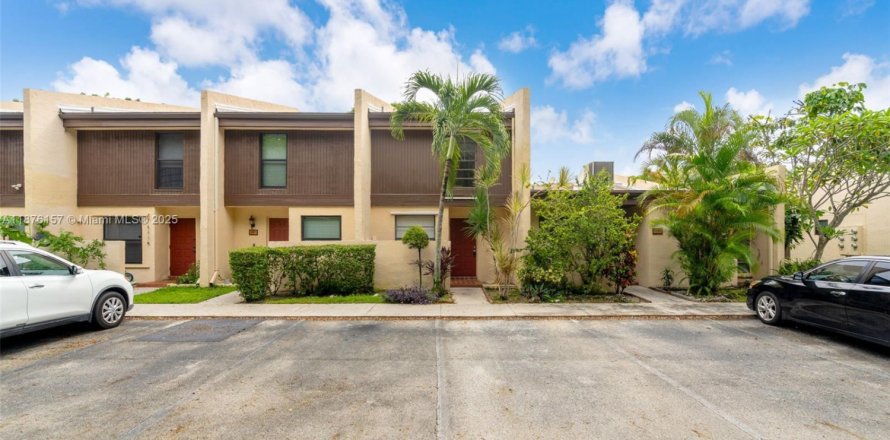 Touwnhouse à Pembroke Pines, Floride 2 chambres, 112.78 m2 № 1896149
