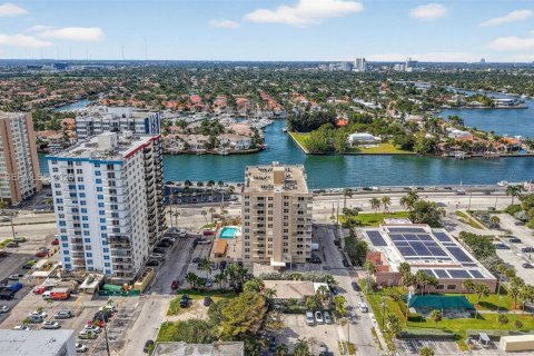 Condo in Hollywood, Florida, 2 bedrooms  № 2023530 - photo 5