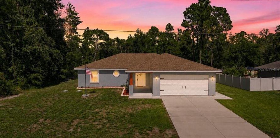 Casa en Weeki Wachee, Florida 3 dormitorios, 162.02 m2 № 2199491
