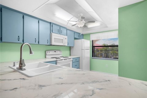 Condo in Lake Wales, Florida, 2 bedrooms  № 2377843 - photo 5