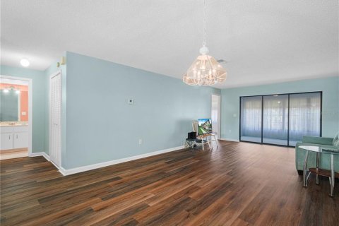 Condo in Lake Wales, Florida, 2 bedrooms  № 2377843 - photo 9