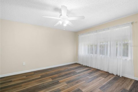 Condo in Lake Wales, Florida, 2 bedrooms  № 2377843 - photo 13