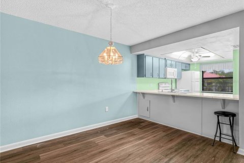 Condo in Lake Wales, Florida, 2 bedrooms  № 2377843 - photo 8