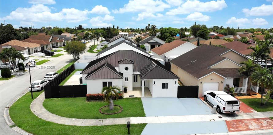 Villa ou maison à Miami, Floride 3 chambres, 155.43 m2 № 1798743