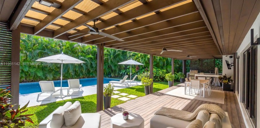 Villa ou maison à Miami Shores, Floride 4 chambres, 292.18 m2 № 1989968