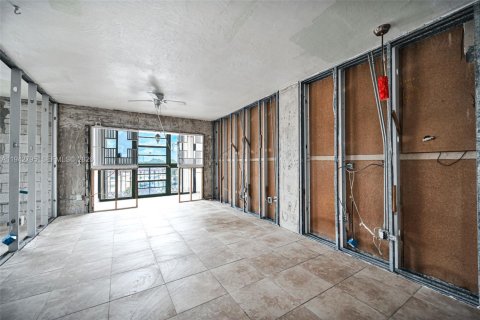 Copropriété à vendre à Miami, Floride: 2 chambres, 69.49 m2 № 2010882 - photo 12