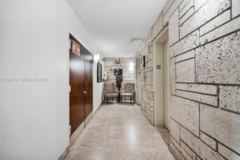 Copropriété à vendre à Miami, Floride: 2 chambres, 69.49 m2 № 2010882 - photo 8