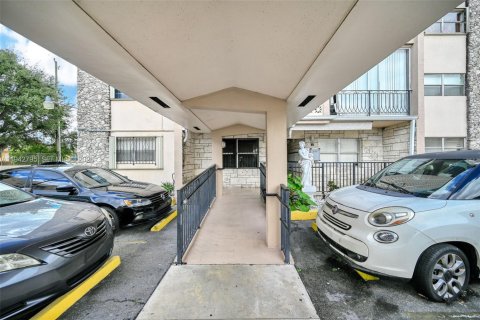 Copropriété à vendre à Miami, Floride: 2 chambres, 69.49 m2 № 2010882 - photo 6