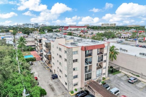 Copropriété à vendre à Miami, Floride: 2 chambres, 69.49 m2 № 2010882 - photo 1