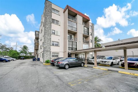 Copropriété à vendre à Miami, Floride: 2 chambres, 69.49 m2 № 2010882 - photo 2