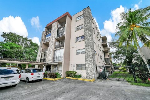 Copropriété à vendre à Miami, Floride: 2 chambres, 69.49 m2 № 2010882 - photo 4