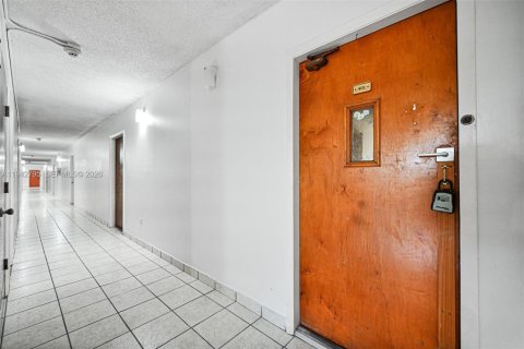 Copropriété à vendre à Miami, Floride: 2 chambres, 69.49 m2 № 2010882 - photo 9