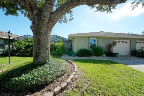 Villa ou maison à vendre à Sarasota, Floride: 2 chambres, 95.5 m2 № 2427503 - photo 3