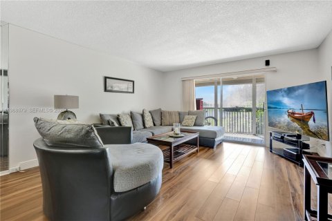 Купить кондоминиум в Пемброк-Пайнс, Флорида 2 спальни, 110.74м2, № 2030275 - фото 4