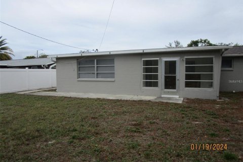 House in Holiday, Florida 2 bedrooms, 116.96 sq.m. № 1791866 - photo 27