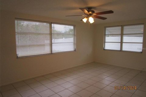 House in Holiday, Florida 2 bedrooms, 116.96 sq.m. № 1791866 - photo 15