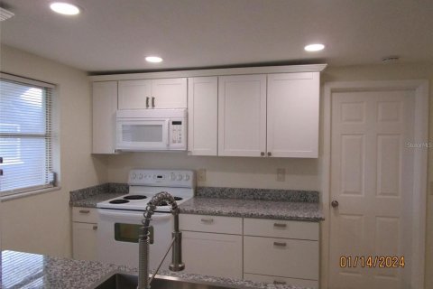 House in Holiday, Florida 2 bedrooms, 116.96 sq.m. № 1791866 - photo 12
