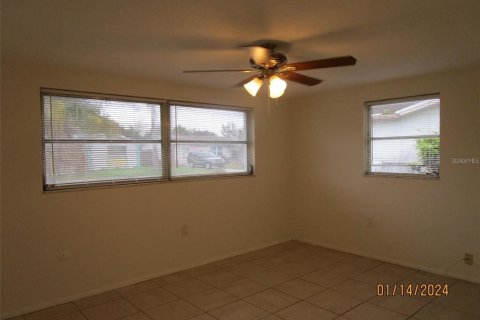 House in Holiday, Florida 2 bedrooms, 116.96 sq.m. № 1791866 - photo 4