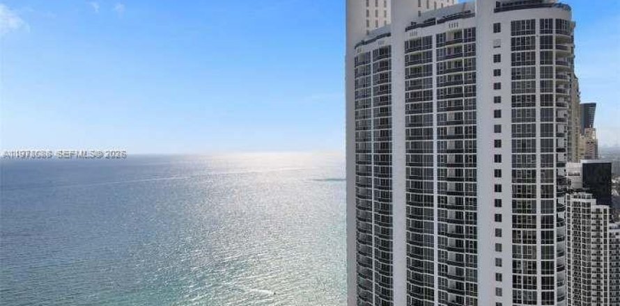 Condo à Sunny Isles Beach, Floride, 2 chambres  № 2042014