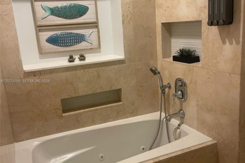 Купить коммерческую недвижимость в Холливуд, Флорида 155.33м2, № 2069152 - фото 21