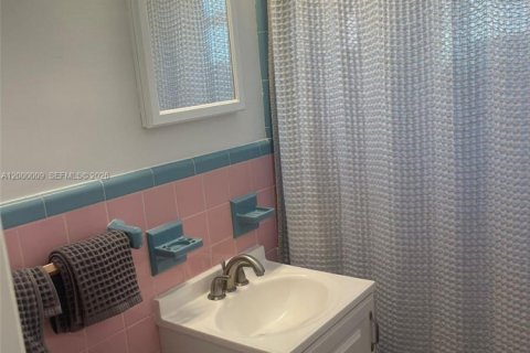 Купить коммерческую недвижимость в Холливуд, Флорида 155.33м2, № 2069152 - фото 16