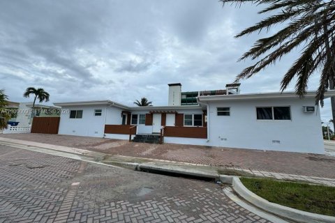 Propiedad comercial en Hollywood, Florida 155.33 m2 № 2069152