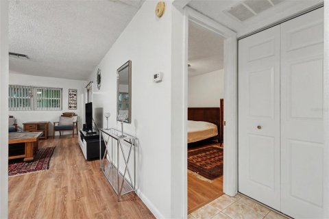 Condominio en venta en Clearwater, Florida, 1 dormitorio, 59.83 m2 № 2231279 - foto 6