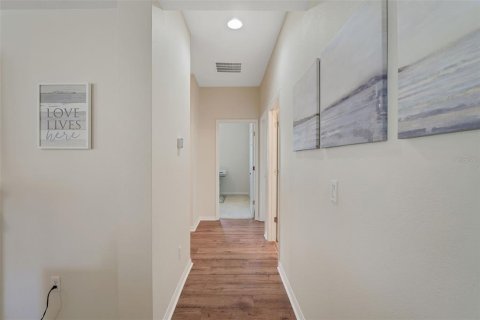 House in Mount Dora, Florida 4 bedrooms, 225.38 sq.m. № 1757160 - photo 24