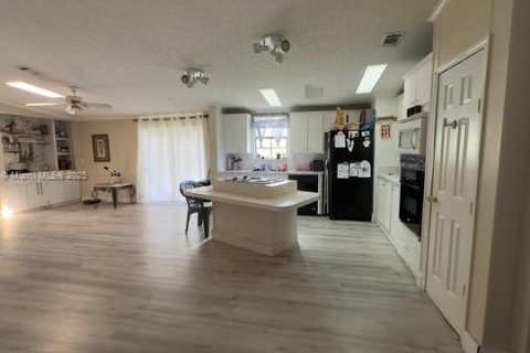 Снять в аренду квартиру в Хомстед, Флорида 3 спальни, 157м2, № 1809352 - фото 11