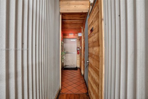 Купить коммерческую недвижимость в Майами-Бич, Флорида № 2084068 - фото 20