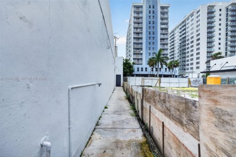 Купить коммерческую недвижимость в Майами-Бич, Флорида № 2084068 - фото 23