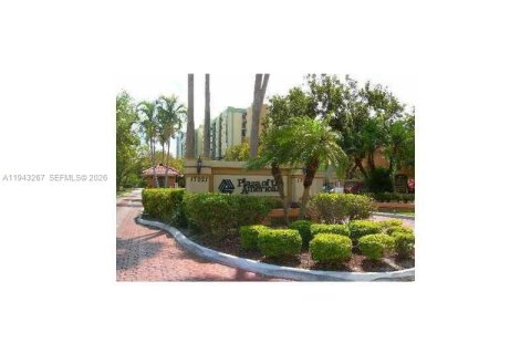Condo in Sunny Isles Beach, Florida, 1 bedroom  № 2000783 - photo 17