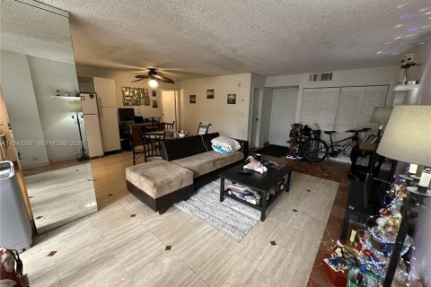Condo in Sunny Isles Beach, Florida, 1 bedroom  № 2000783 - photo 6