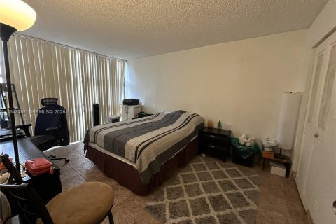 Condo in Sunny Isles Beach, Florida, 1 bedroom  № 2000783 - photo 9