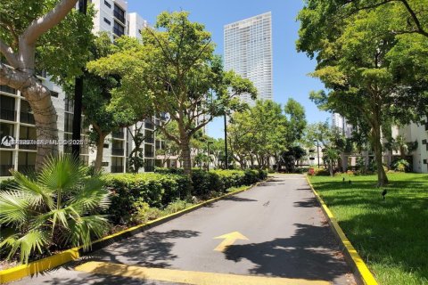Condo in Sunny Isles Beach, Florida, 1 bedroom  № 2000783 - photo 2