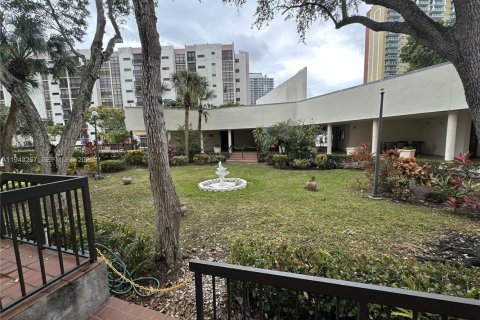 Condo in Sunny Isles Beach, Florida, 1 bedroom  № 2000783 - photo 21