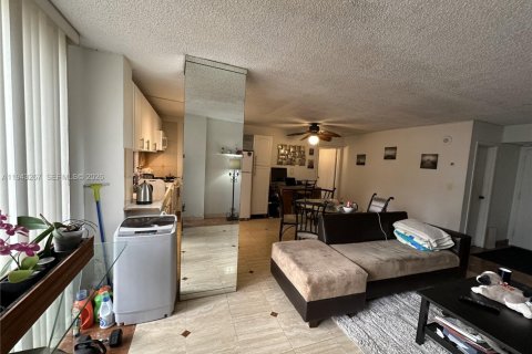 Condo in Sunny Isles Beach, Florida, 1 bedroom  № 2000783 - photo 7