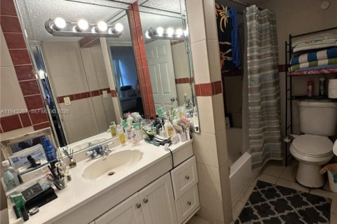 Condo in Sunny Isles Beach, Florida, 1 bedroom  № 2000783 - photo 12