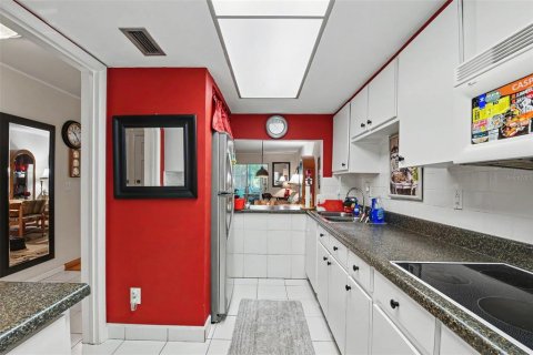 Condo in Dunedin, Florida, 2 bedrooms № 2196823 - photo 9