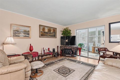 Condo in Dunedin, Florida, 2 bedrooms № 2196823 - photo 15