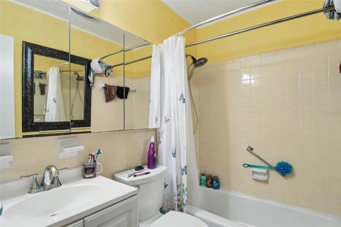 Condo in Dunedin, Florida, 2 bedrooms № 2196823 - photo 27